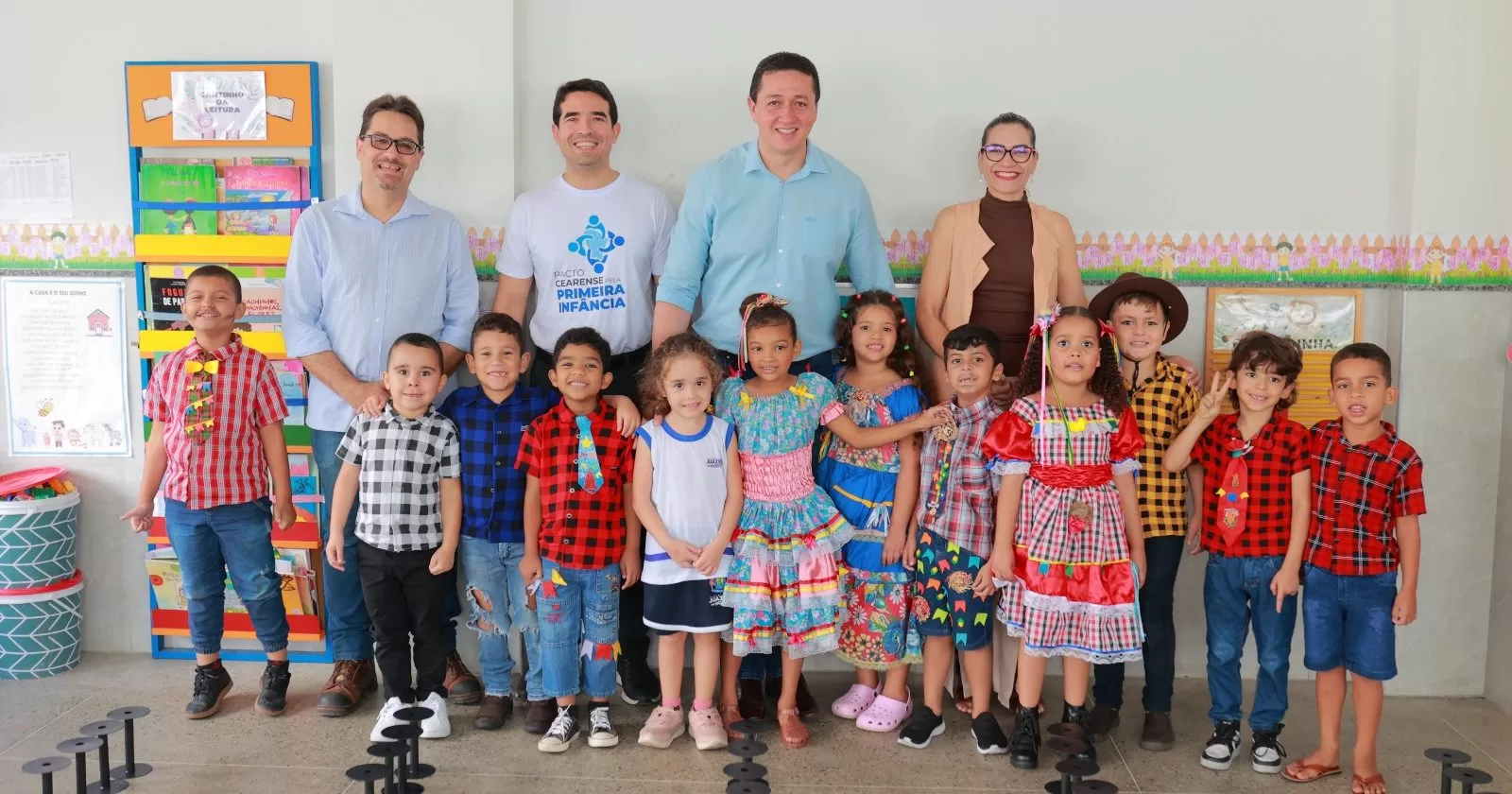 Em-conjunto-com-o-TCE-o-prefeito-de-Juazeiro-do-Norte-visita-escola-publica-e-firma-seu-compromisso-com-a-primeira-infancia-aspect-ratio-40-21