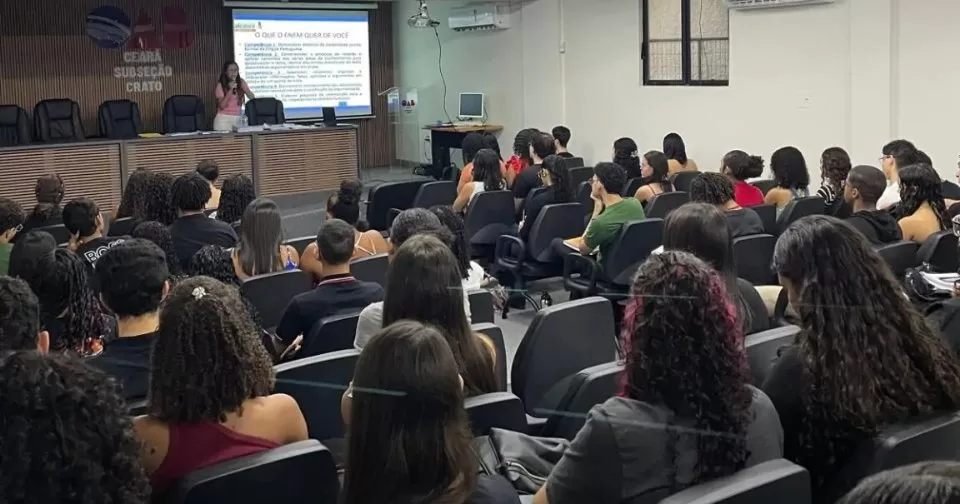 Alcance-Enem-Camara-do-Crato-realiza-aulao-com-mais-de-120-estudantes-aspect-ratio-40-21