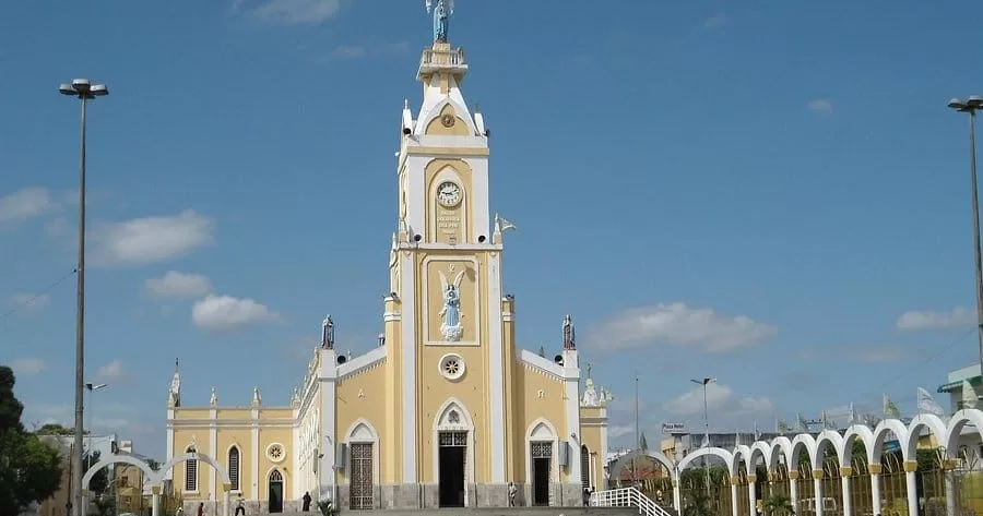 85-dos-brasileiros-apontam-Igreja-Catolica-como-instituicao-mais-confiavel-do-Brasil-aspect-ratio-40-21