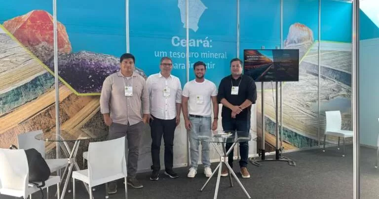 Rafael-Branco-diretor-da-ADECE-participa-de-evento-no-Espirito-Santo-para-mostrar-o-setor-de-rochas-naturais-do-Ceara-aspect-ratio-40-21