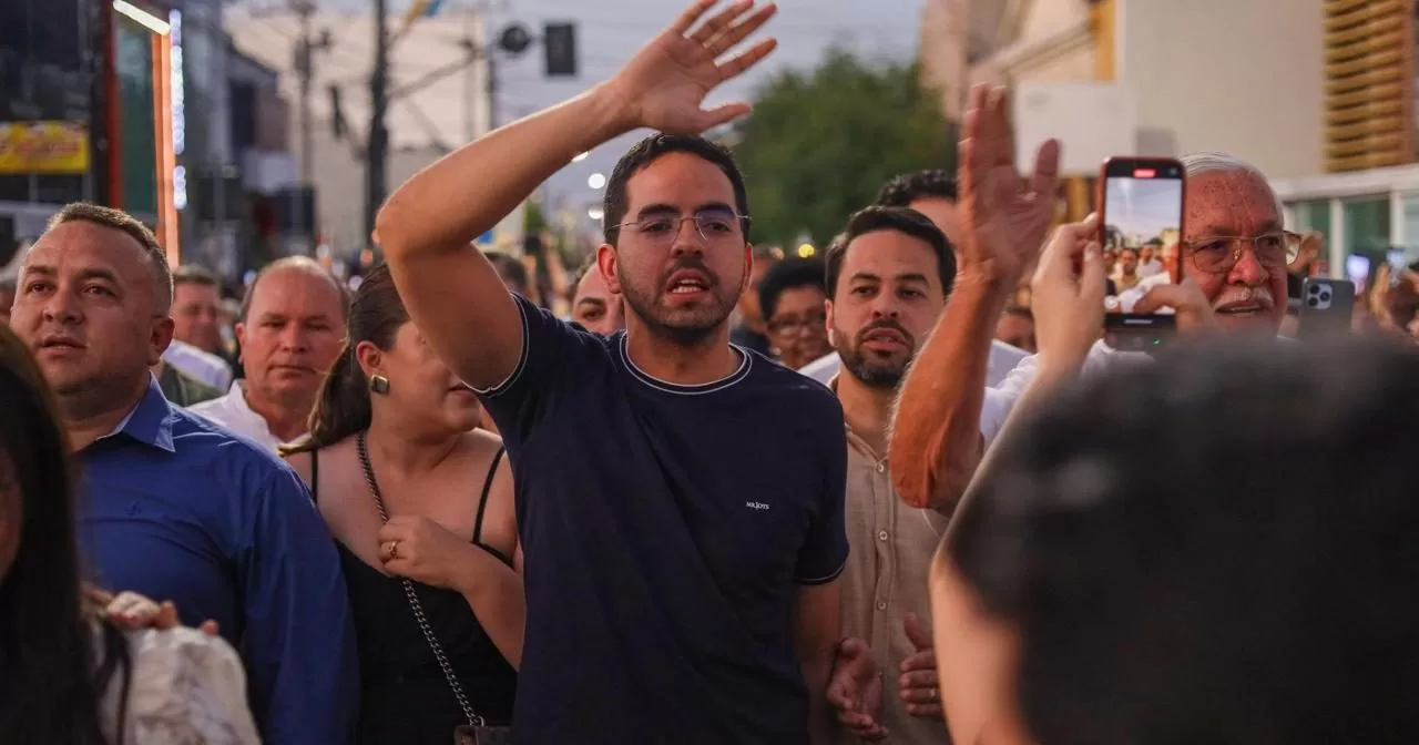 Deputado-Davi-de-Raimundao-participa-de-procissao-no-encerramento-da-festa-da-padroeira-de-Juazeiro-aspect-ratio-40-21