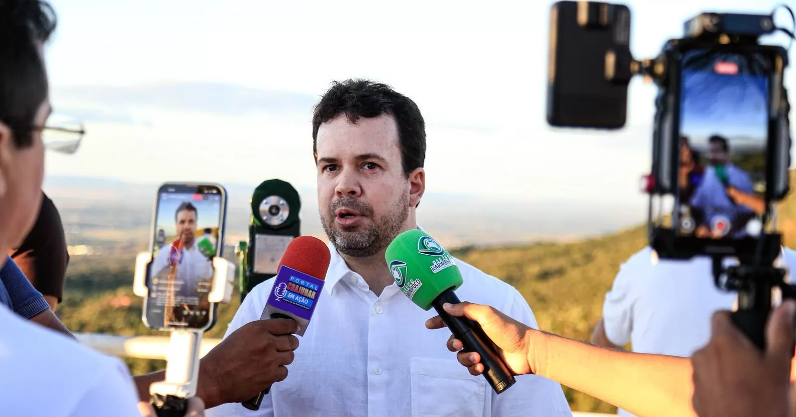 Guilherme-Saraiva-assina-ordem-de-servico-para-150-casas-populares-em-Barbalha-na-proxima-sexta-24-aspect-ratio-40-21