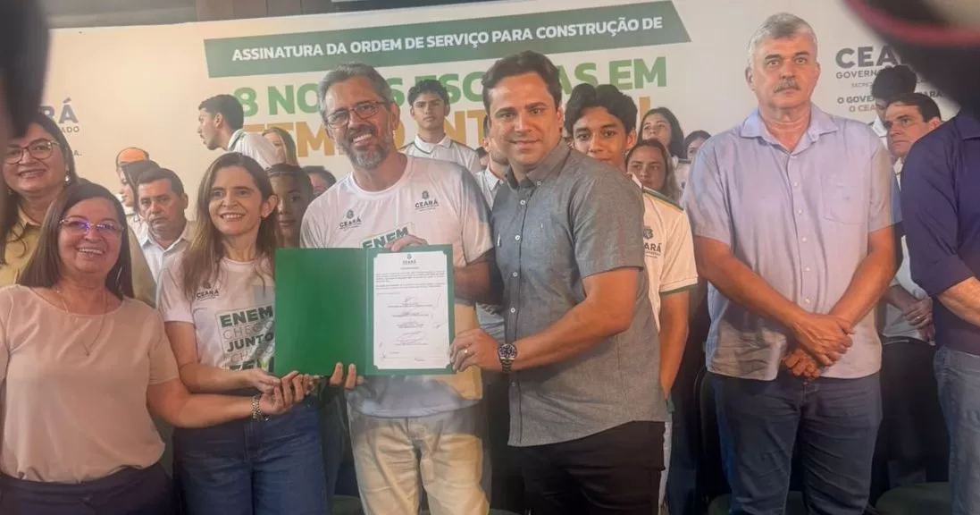 Vereadores-Auricelia-Bezerra-e-Jullian-de-Cielio-participam-da-assinatura-da-Ordem-de-Servico-para-nova-Escola-de-Tempo-Integral-em-Juazeiro-do-Norte-aspect-ratio-40-21