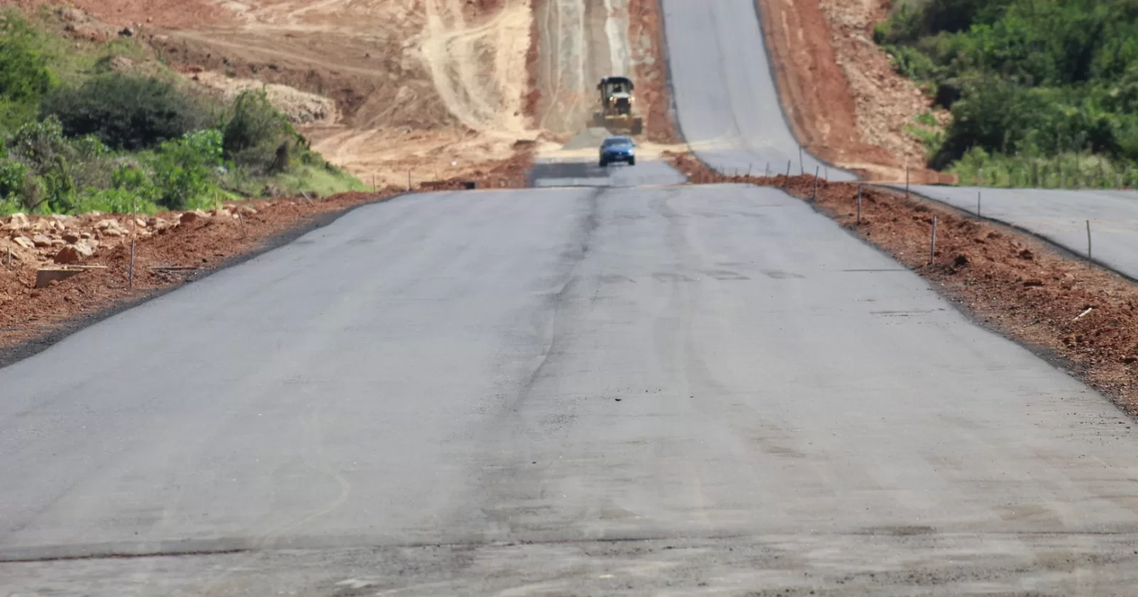 Prefeito-Guilherme-Saraiva-assina-ordem-de-servico-para-pavimentacao-da-estrada-da-Malhada-em-Barbalha-aspect-ratio-40-21