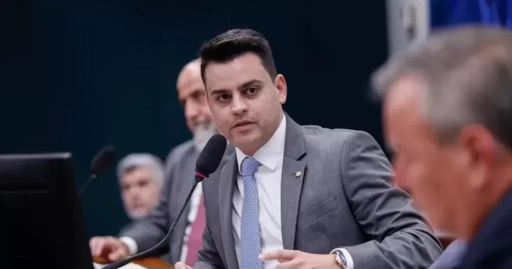 Unico-deputado-federal-do-Cariri-candidato-a-reeleicao-Yury-do-Paredao-votou-a-favor-de-projeto-de-corte-de-gastos-que-alterou-as-regras-do-BPC-aspect-ratio-40-21
