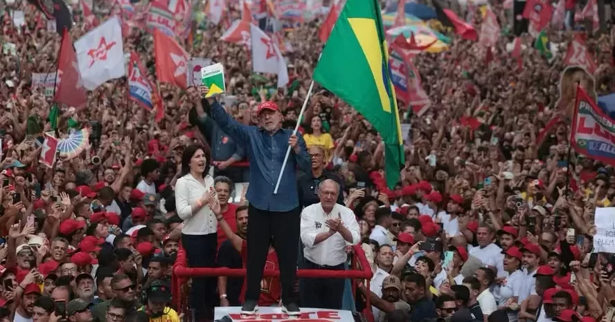Lula-e-reeleito-presidente-e-conquista-quarto-mandato-a-frente-do-Brasil-aspect-ratio-40-21