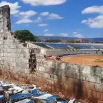 Muro do Estádio Mirandão desaba no Crato e área é interditada pela Defesa Civil