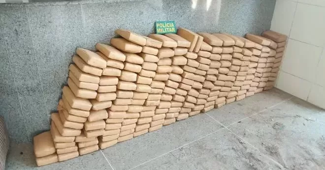 Policia-Militar-apreende-200-quilos-de-maconha-e-prende-dois-homens-em-Acopiara-aspect-ratio-40-21